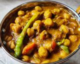 A picture of step 9 of Chole masala.