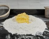 Foto del paso 1 de la receta: Alfajorcitos rellenos con manjar de Lúcuma