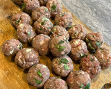 Foto del paso 2 de la receta: Albóndigas de ternera en salsita🥖🧆