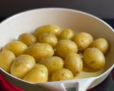Foto del paso 3 de la receta: Patatas al vapor en microondas, con salmón ahumado y majonesa: Cena rápida y facilísima!