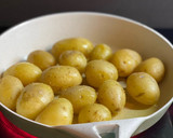 Foto del paso 3 de la receta: Patatas al vapor en microondas, con salmón ahumado y majonesa: Cena rápida y facilísima!