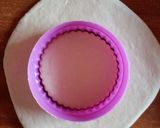 A picture of step 3 of Round doughnut.