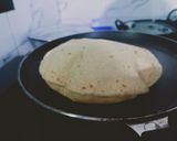 A picture of step 3 of Fulka roti.