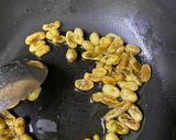 A picture of step 4 of Makhana chiwda.