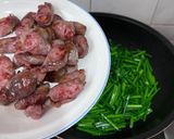 韭菜花炒香腸的食譜步驟4照片