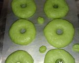 Foto langkah ke 6 dari resep Donat Santan Pandan.