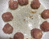 Hình bước làm 3 của món Thịt bọc trứng cút sốt cà chua