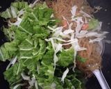 Foto langkah ke 2 dari resep Mie hun goreng.