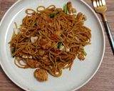 Foto langkah ke 4 dari resep Mie Goreng Tomat.