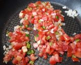 Foto del paso 2 de la receta: Huevos a la mexicana con atún