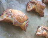 Sajtos-sonkás töltött kifli recept fázis 6 fotója