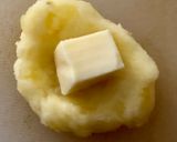 Foto langkah ke 2 dari resep Cheesy Potato Balls.