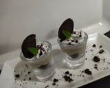 A picture of step 3 of Orio Biscuit Dessert.