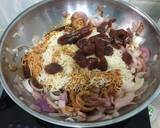 Spicy Mee Goreng With Onion And Chinese Sausage recipe step 3 photo