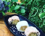 Hình bước làm 3 của món Sushi chuối bọc dừa và phủ chocolate