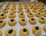Foto langkah ke 5 dari resep Blueberry Thumbprint Cookies with Cheese 🍒.