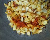 बटाट्याच्या क्रिस्पी काचऱ्या (batatachya crispy kachrya recipe in marathi) रेसिपी स्टेप 3 फोटो 
