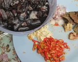 Foto langkah ke 1 dari resep Cumi hitam pedas.