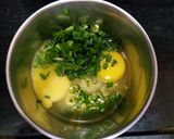 A picture of step 2 of Egg spring onion omlet.