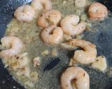 Foto del paso 3 de la receta: Camarones al pil pil (con ají verde)