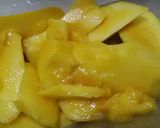 A picture of step 2 of Mango shake.
