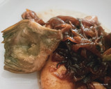 Foto del paso 7 de la receta: Calamarcitos con cebolla caramelizada 🧅 y alcachofas confitadas