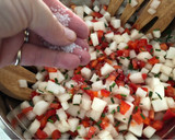 Foto del paso 3 de la receta: Ensalada de rábano y pimiento