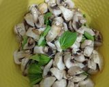 Foto langkah ke 1 dari resep Jamur kancing saus tiram (jamur campignon) telur puyuh.