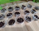 Foto langkah ke 1 dari resep Puding Oreo Cup.