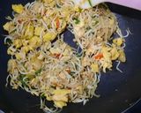 Foto langkah ke 5 dari resep Oseng Tauge dan telur.