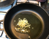 Foto del paso 2 de la receta: Arroz con cuerpos, gambas rojas y filete de cerdo