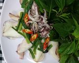 Hình bước làm 2 của món Mực hấp chấm mắm gừng