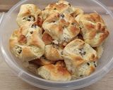 Aszalt szilvás túrós batyu mazsolával recept fázis 9 fotója