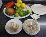 Foto del paso 1 de la receta: CEVICHE DE LOCOS, CAMARONES, CONGRIO Y MANGO
