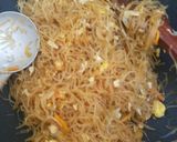 Foto langkah ke 6 dari resep Bihun Goreng.