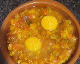 Foto del paso 5 de la receta: 🍳Huevos a la flamenca con chorizo y habitas baby 👌