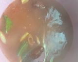 Gambar langkah 2 resipi Tomyam Campur (udang, sotong dan ayam).