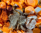 Foto del paso 3 de la receta: (FIDEOS SECOS) TALLARINES CON SALSA DE 🥕🧅🧄 ZANAHORIA 🥕🧅🧄