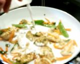 Une image de l'étape 3 de Poulet à la citronnelle au lait de coco.