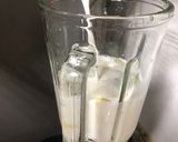 A picture of step 3 of Avocado creamy shake.