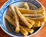 Hình bước làm 1 của món Bánh Tráng Cuốn Đậu Hủ Muối Tôm Hành Phi