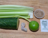 Foto del paso 1 de la receta: Licuado detox de pepino, apio y jengibre