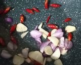 Foto langkah ke 1 dari resep Tumis Cabe Gendot Daun Pepaya.