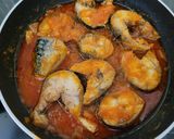 Foto del paso 2 de la receta: Estornino con un sofrito de tomate y cebolla