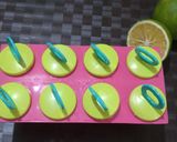 A picture of step 5 of Sweetlime Popsicles.
