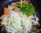 A picture of step 2 of Chow mein.