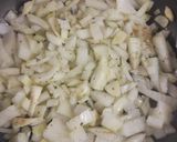 Foto del paso 2 de la receta: Macarrones de lentejas con sofrito de atún