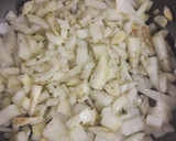 Foto del paso 2 de la receta: Macarrones de lentejas con sofrito de atún