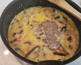Foto del paso 6 de la receta: Carrillera de ternera en salsa de champiñones y queso