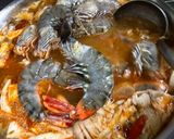 Gambar langkah 5 resipi Tom yum Seafood & Cendawan.